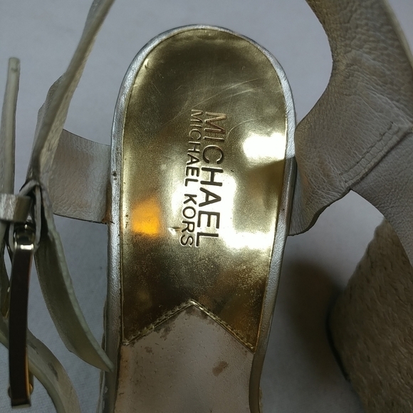 Michael Kors Womens Shoes Size 9.5 Gold Leather Es - Picture 2 of 7